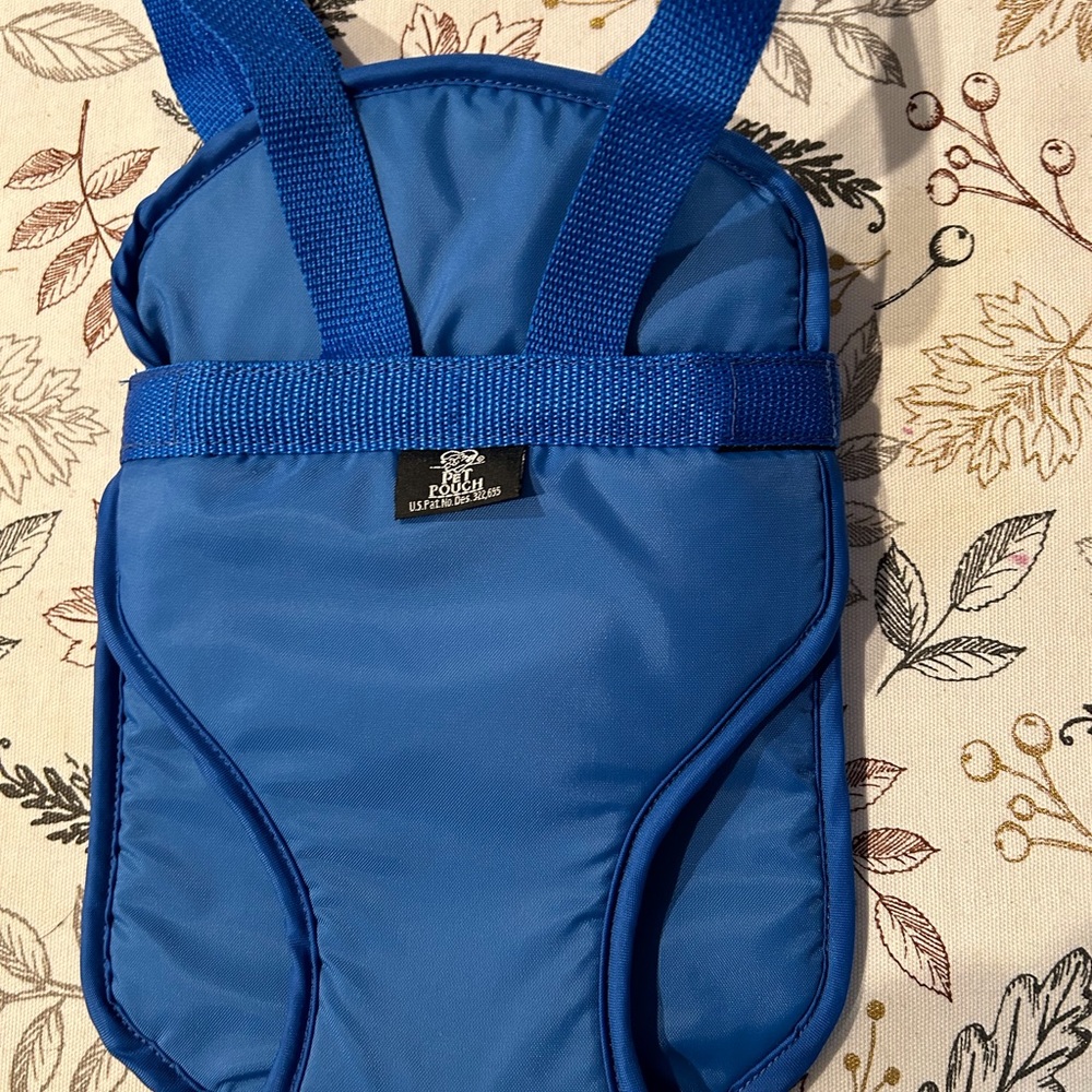 Pet pouch. Blue, size M. Hands free away to carry your pet. NEW